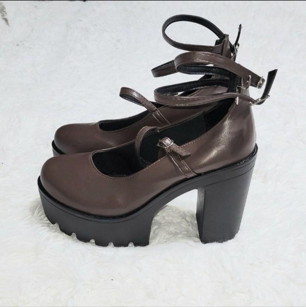 Brown & Black Platform Mary Janes with Double Ankle Straps Women's US 8! ✨️